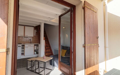 Les Argentines: Furniture, Door, Wood, Flooring, Building, Table, Floor, Living Room, Home Door