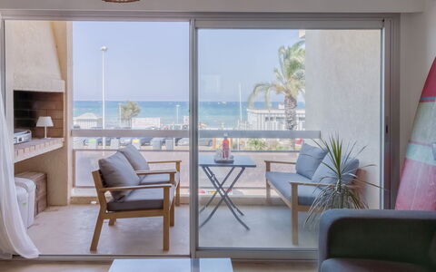 La Rose des Sables: Property, Furniture, Building, Table, Plant, Flag, Window, Azure, Water, Shade