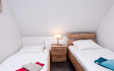 Nordsee Brise: Furniture, Property, Comfort, Wood, Textile, Interior Design, Orange, Flooring, Bed, Pillow