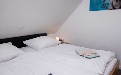 Nordsee Brise: Property, Furniture, Comfort, Azure, Textile, Pillow, Wood, Bed, Hardwood, Linens