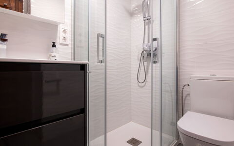Strand Ii: Property, Shower Head, Plumbing Fixture, Cabinetry, Shower Door, Building, Bathroom, Shower Bar, Shower Panel