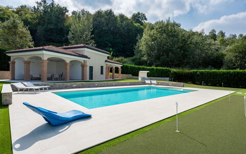 Appendino: Cloud, Sky, Plant, Building, Swimming Pool, Tree, Water, House, Shade, Window