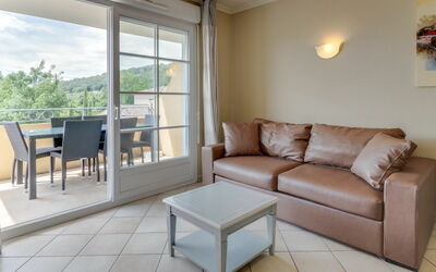 Domaine de Camiole 700.3: Furniture, Property, Couch, Table, Wood, Interior Design, Flooring, Floor, Chair, Living Room