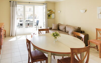 Domaine de Camiole 700.5: Table, Furniture, Chair, Couch, Wood, Plant, Interior Design, Houseplant, Building, Living Room