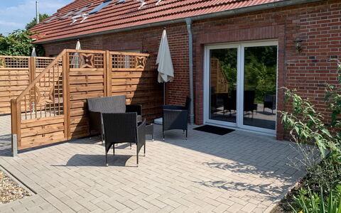 Spiekeroog: Building, Plant, Shade, Wood, Road Surface, Interior Design, Brickwork, Sky, Brick, House