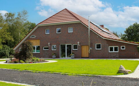 Westerholt 500: Cloud, Sky, Building, Plant, Property, Window, Tree, House, Land Lot, Grass