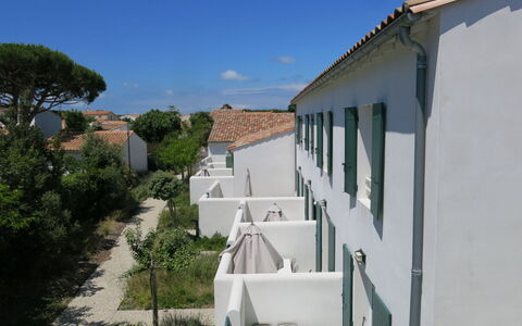 Ile de Re 651: Sky, Plant, Window, Building, Cloud, Tree, Urban Design, Residential Area, Facade, House