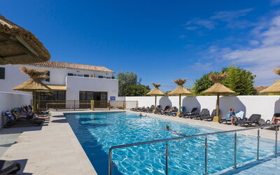 Résidence Odalys Collection Rève D'Ile 651.6: Swimming Pool, Resort, Resort Town