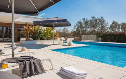 Old Olive i: Water, Sky, Property, Plant, Table, Swimming Pool, Shade, Building, Outdoor Furniture, Interior Design