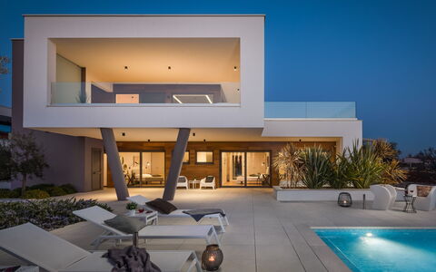 Old Olive i: Property, Plant, Building, Water, Swimming Pool, Condominium, Urban Design, Shade, Residential Area, Real Estate