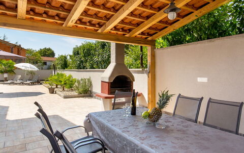 Villa Mira: Plant, Property, Furniture, Building, Shade, Chair, Botany, Interior Design, Houseplant, Wood
