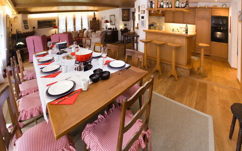 Saanen 100: Table, Furniture, Chair, Interior Design, Lighting, Kitchen & Dining Room Table, Building, Tableware, Wood, Flooring
