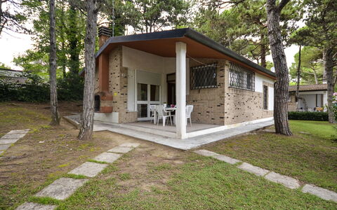 Villaggio Laura: Plant, Property, Tree, Shade, Land Lot, Cottage, Wood, Real Estate, Landscape, Leisure