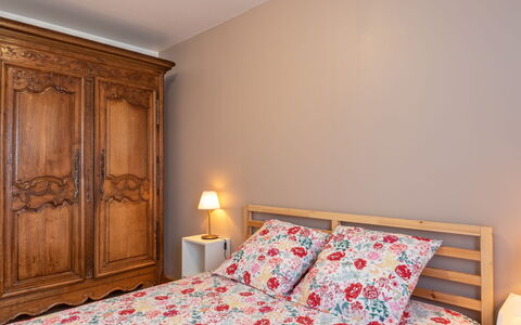 Valentina: Furniture, Property, Comfort, Wood, Paint, Interior Design, Flooring, Floor, Wall, Lamp