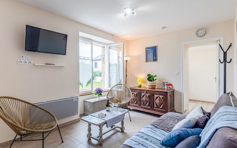 Les Palmiers: Furniture, Building, Picture Frame, Window, Comfort, Couch, Wood, Interior Design, Lighting, Table