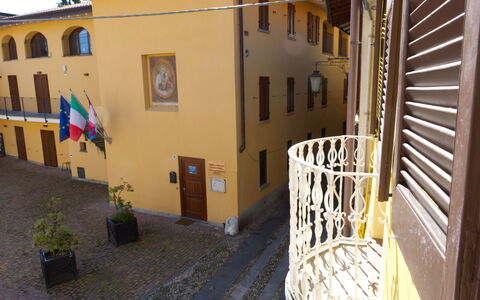 Canton Balin: Property, Plant, Window, Flowerpot, Building, Architecture, Wood, Flooring, Houseplant, Wall