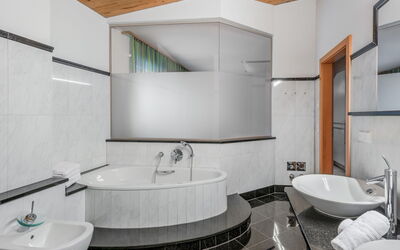 Accommodation:&nbsp;Penthouse 1 29.3