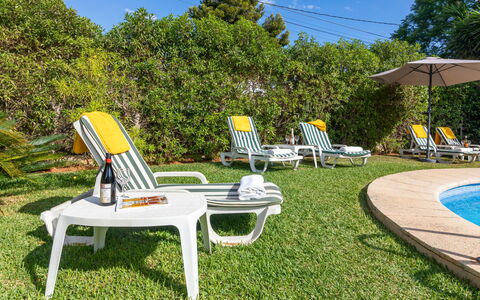 Villa Ciclamen: Sky, Plant, Furniture, Chair, Cloud, Tree, Outdoor Furniture, Outdoor Table, Sunlounger, Table