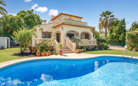 Villa Ciclamen: Water, Sky, Plant, Cloud, Building, Azure, Nature, Blue, Tree, Swimming Pool