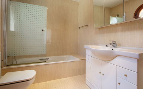 Villa Ciclamen: Bathtub, Plumbing Fixture, Bathroom Cabinet, Sink, Tap, Mirror, Bathroom, Building, Wood