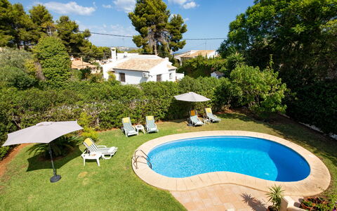 Villa Ciclamen: Water, Plant, Property, Cloud, Sky, Swimming Pool, Tree, Azure, Building, Shade