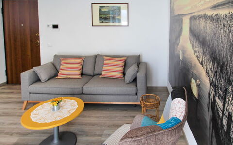 Tucano: Table, Furniture, Property, Picture Frame, Couch, Building, Comfort, Wood, Interior Design, House