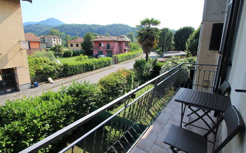 Tucano: Plant, Building, Sky, Tree, Urban Design, Window, Fence, Residential Area, House, Chair