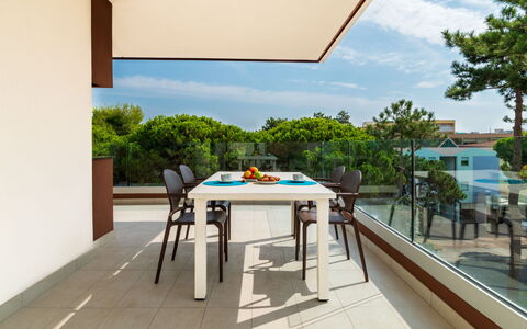 Accommodation:&nbsp;Iris Suite 755.3