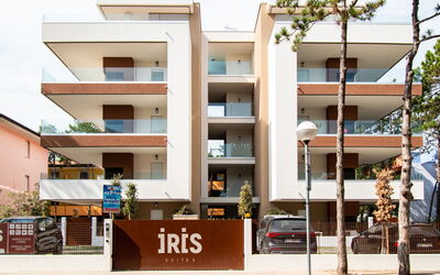 Accommodation:&nbsp;Iris Suite 755.4