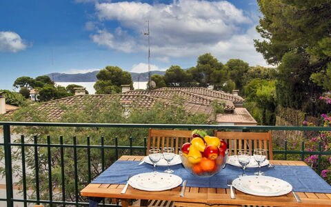 Moré Iii: Cloud, Plant, Table, Sky, Tableware, Property, Furniture, Flower, Building, Chair