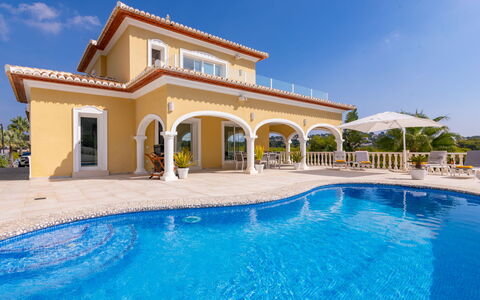 Villa Ewa: Water, Sky, Plant, Property, Building, Swimming Pool, Blue, Azure, Cloud, Seaside Resort
