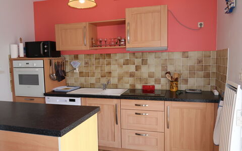 Les Dunes: Cabinetry, Countertop, Kitchen Sink, Property, Furniture, Sink, Tap, Kitchen, Drawer, Kitchen Stove