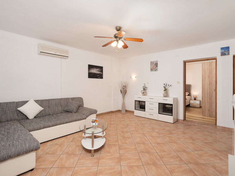 Accommodation:&nbsp;Mia 141.1