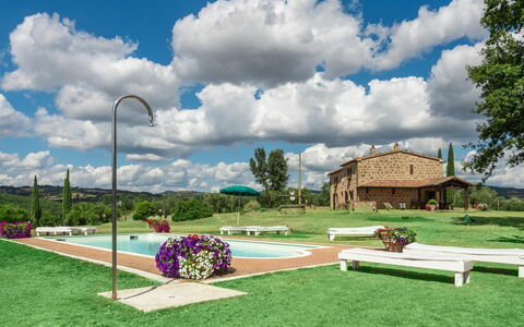 Casale Poggio Lupinaio: Cloud, Sky, Plant, Property, Building, Flower, Nature, Tree, Land Lot, Natural Landscape