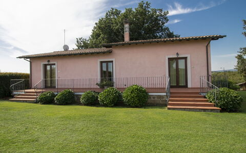 La Quercia: Cloud, Plant, Sky, Building, Property, Window, Door, Tree, House
