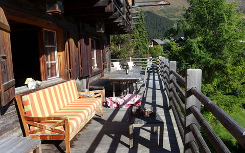 Filaos: Building, Property, Nature, Wood, Tree, Architecture, Sky, Outdoor Furniture, Biome, Plant