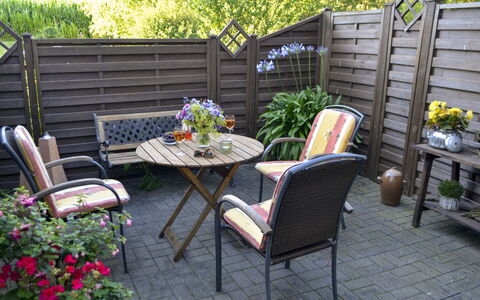 Am Rotenberg: Flower, Plant, Furniture, Property, Chair, Table, Outdoor Table, Flowerpot, Outdoor Furniture, Interior Design