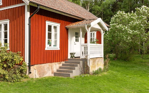 Smedstorp: Plant, Window, Building, Wood, House, Land Lot, Tree, Grass, Siding
