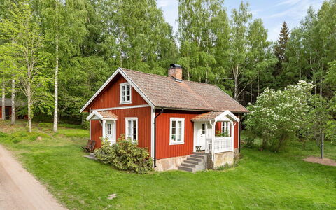 Smedstorp: Plant, Building, Window, Sky, Tree, House, Natural Landscape, Cloud, Siding, Wood