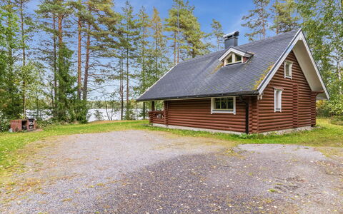Vihreä Mökki: Bed, Furniture, Bedroom, Interior Design, Bedding, Bed Sheet, Flooring, Wood, Floor, Room
