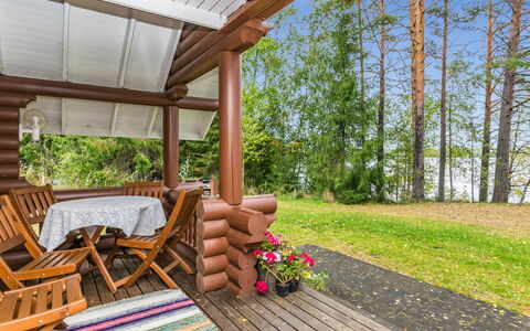Vihreä Mökki: Bed, Furniture, Bedroom, Interior Design, Bedding, Bed Sheet, Flooring, Wood, Floor, Room