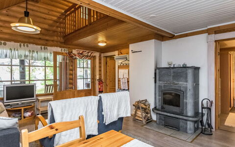Vihreä Mökki: Bed, Furniture, Bedroom, Interior Design, Bedding, Bed Sheet, Flooring, Wood, Floor, Room