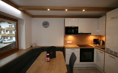 Fügen 806: Property, Table, Wood, Cabinetry, Interior Design, Flooring, Floor, Laminate Flooring, Building, Wood Stain