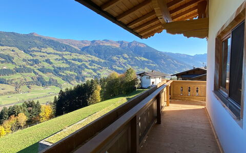 Manuel: Sky, Property, Plant, Window, Building, Nature, Azure, Wood, Blue, Shade