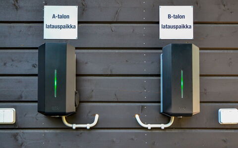 Tonttutahko 20 a: Bed, Furniture, Bedroom, Interior Design, Bedding, Bed Sheet, Flooring, Wood, Floor, Room