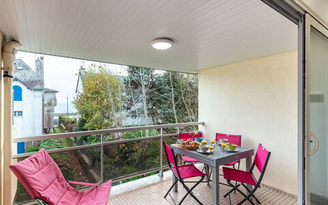 Ker Eol: Table, Furniture, Property, Chair, Plant, Interior Design, Building, Flooring, Floor, Wood