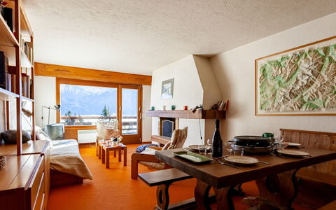 La Christaz: Table, Property, Building, Furniture, Picture Frame, Desk, Wood, Bookcase, Interior Design, Floor