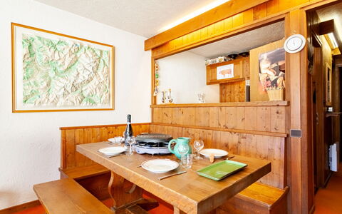 La Christaz: Table, Property, Furniture, Wood, Picture Frame, Interior Design, Flooring, Yellow, Floor, Wall