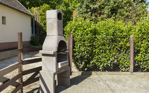 Tamas: Garden, Brick, Landscaping, Masonry Oven, Shade, Backyard