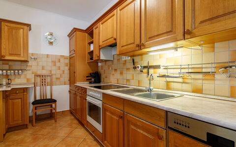Tamas: Cabinetry, Countertop, Property, Furniture, Kitchen Sink, Sink, Kitchen Stove, Kitchen Appliance, Kitchen, Wood